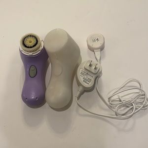 CLARISONIC MIA 2 brush and charger and case purple